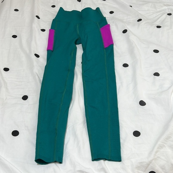 Fabletics High-Waisted Dark Jade/Fiesta SculptKnit Pocket Legging - Picture 3 of 9